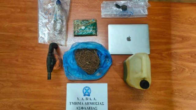 Φωτιά στον Αυλώνα: Τουλάχιστον τρεις εμπρησμοί από τον συλληφθέντα πρώην δικηγόρο – Προσανάμματα, φλόγιστρο και πευκοβελόνες στο σπίτι του (photos&video)