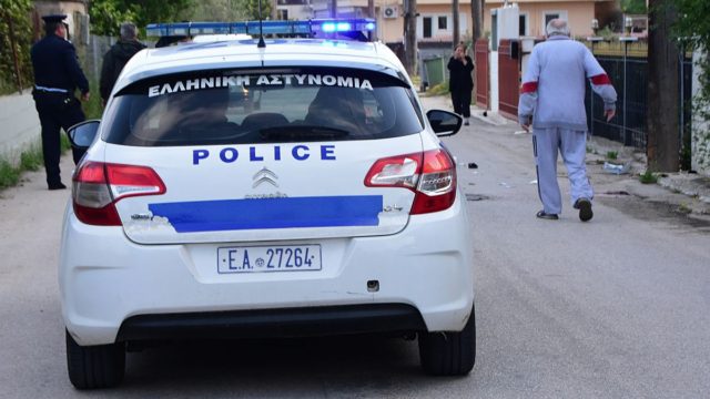Σοκ στην Εύβοια: Προσπάθησε να σκοτώσει τον πατέρα του με γεωργικό εργαλείο