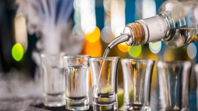Παλαιό Φάληρο: 4 μπαρ για να διασκεδάσεις με την παρέα σου
