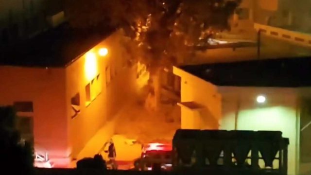 Νίκαια: Νέα φωτιά στο Κρατικό Νοσοκομείο – Στις φλόγες τυλίχθηκε ισόγεια αποθήκη και διάδρομος (Video)