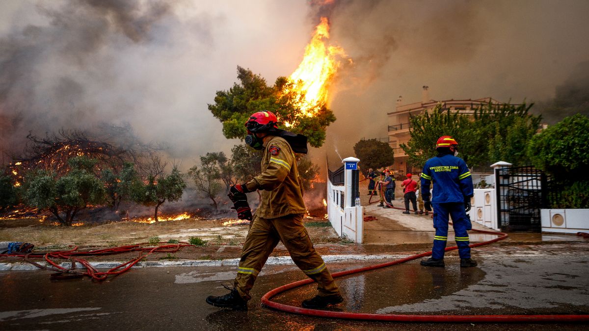 Φωτιές στην Ελλάδα: Πού έχει διακοπεί η κυκλοφορία των οχημάτων – Οι κυκλοφοριακές ρυθμίσεις στα πύρινα μέτωπα