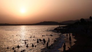 Η φωτογραφία της ημέρας: Αύγουστος, νυχτερινό μπανάκι