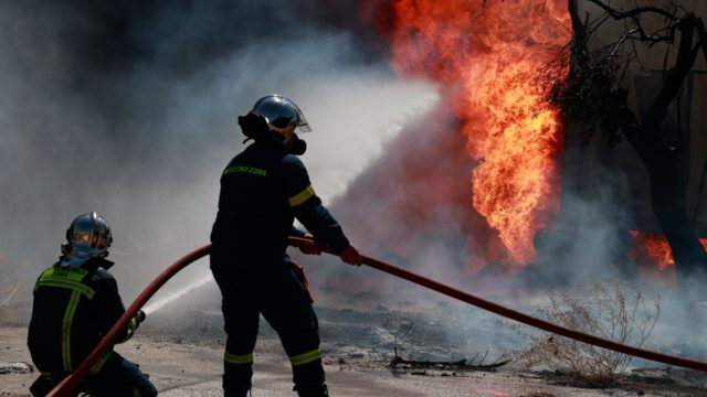 Φωτιά στο Άγιο Όρος: Μεγάλη επιχείρηση της Πυροσβεστικής για την κατάσβεση – Έκκληση στους προσκυνητές να επιστρέψουν στις μονές