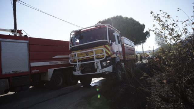 Σοκ στη Θεσσαλονίκη: Παρανάλωμα έγινε εν κινήσει όχημα – Κατάφερε και σώθηκε ο οδηγός
