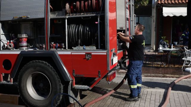 Αναστάτωση στο Ηράκλειο: Φωτιά στο εργατικό κέντρο μέσα στη νύχτα – Σοβαρές υλικές ζημιές (video)