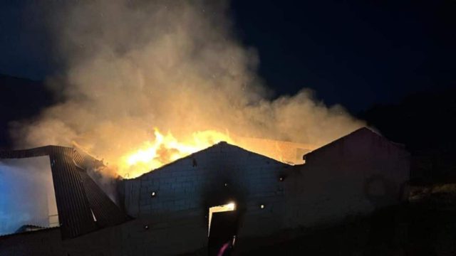 Νέα φωτιά στη Μαγνησία: Στις φλόγες ποιμνιοστάσιο στο χωριό Ανάβρα – Τα ζώα δε διασώθηκαν (photos)