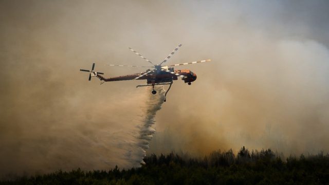 Φωτιά ξέσπασε στη Σκιάθο – Εναέριες και επίγειες δυνάμεις στη μάχη της κατάσβεσης