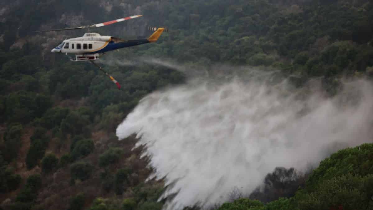 Φωτιά στην Κέρκυρα – Επιχειρούν επίγειες και εναέριες δυνάμεις