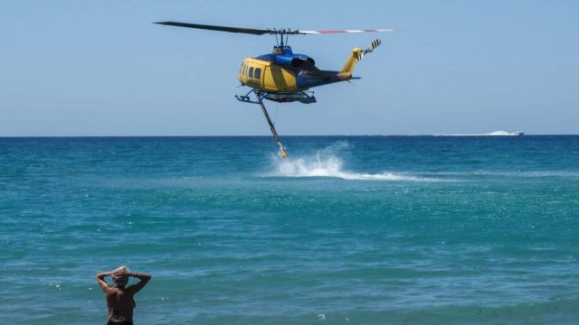 Φωτιά ξέσπασε από το πουθενά στον Ασπρόπυργο – «Σηκώθηκε» ελικόπτερο
