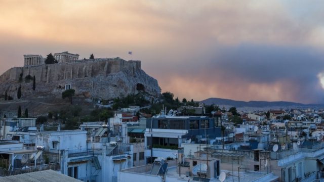Η φωτογραφία της ημέρας: Το λαμπρό παρελθόν και το μαύρο παρόν της χώρας σε μια λήψη!
