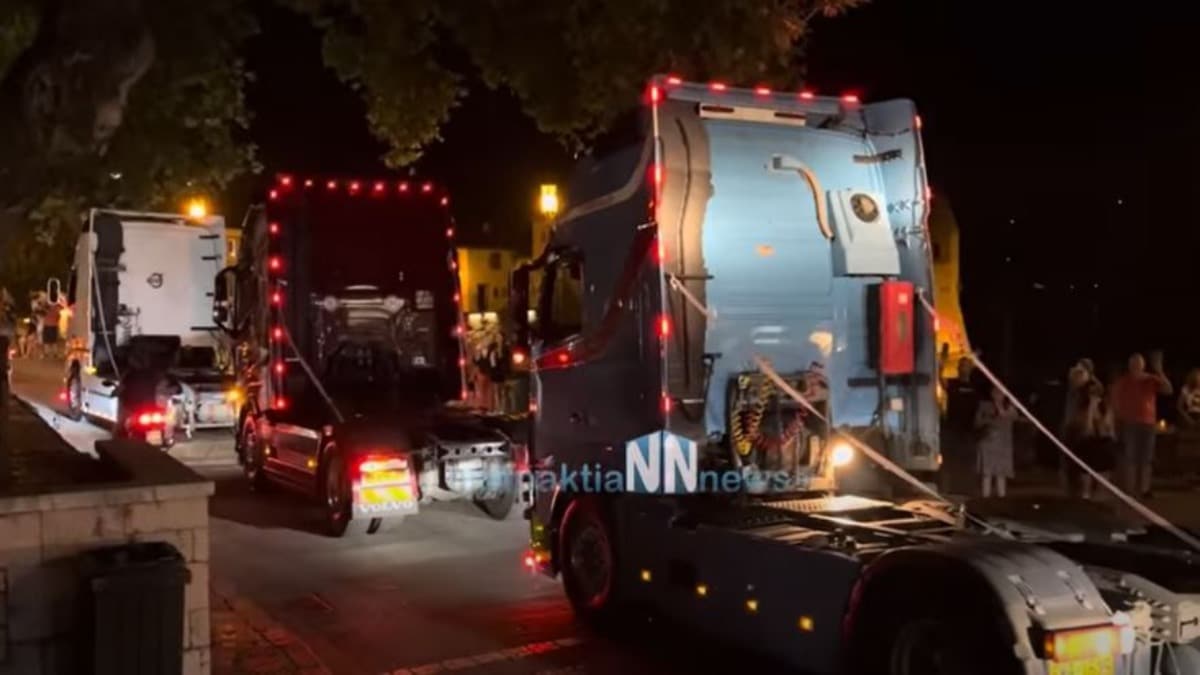 Έγιναν θέαμα στη Ναύπακτο: Γαμπρός και νύφη έσκασαν με… νταλίκες στην εκκλησία