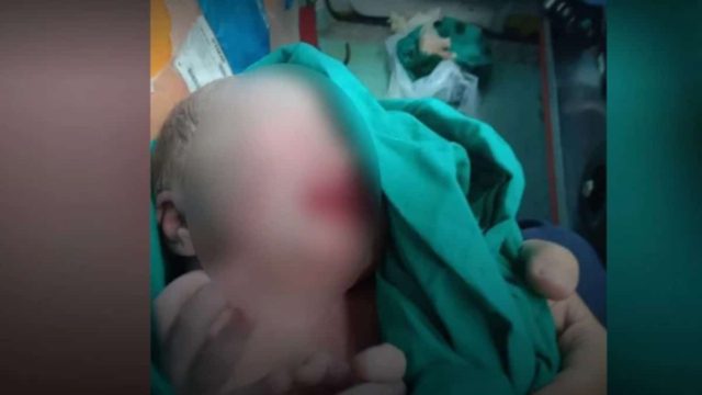 Φωτιά στην Αλεξανδρούπολη:  «Έσπασαν τα νερά κατά τη διάρκεια της εκκένωσης» – Τι λέει η γυναίκα που γέννησε μέσα στο ασθενοφόρο
