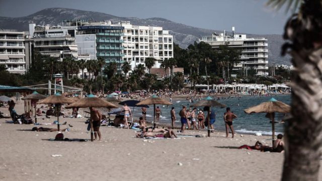 Καιρός σήμερα 17/8: Κύμα ζέστης με μελτέμια θα καλύψουν τη χώρα – Που θα χτυπήσουν 38άρια;