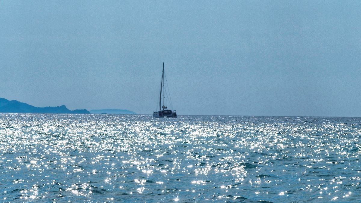 Καιρός σήμερα 16/8: Ανεβαίνει ο υδράργυρος, εξασθενούν τα μελτέμια – Πού θα «χτυπήσει» 36άρια (video)
