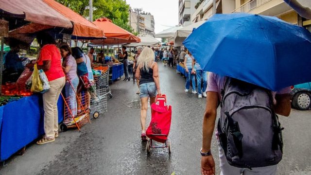 Καιρός σήμερα 8/8: Περαιτέρω πτώση της θερμοκρασίας, ενίσχυση ανέμων και βροχές – Οι περιοχές που επηρεάζονται άμεσα (video)