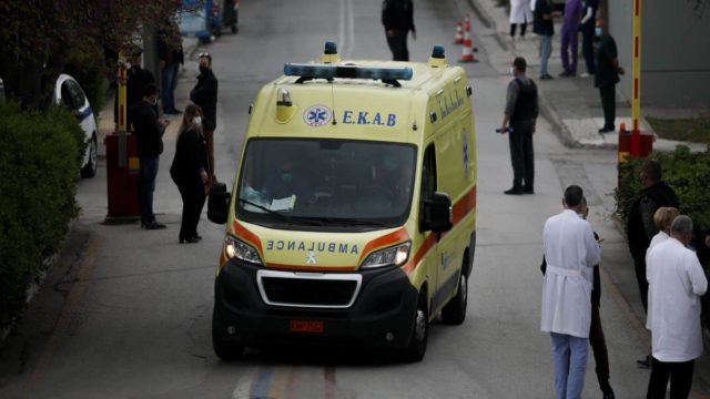 Καμένα Βούρλα: 4χρονο αγόρι πνίγηκε από κομμάτι σουβλάκι – Αίσιο τέλος μετά την διακομιδή του στο Κέντρο Υγείας
