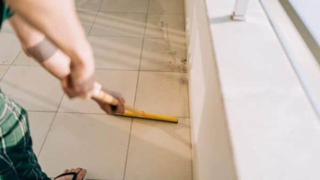 Λαμπίκο σε 5′: Έτσι θα κάνετε το μπαλκόνι σας να… αστράφτει από καθαριότητα!