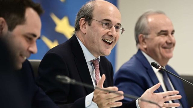 Κύκλοι του Υπουργείου Οικονομικών «μαζεύουν» την παροχολογία – «Δεν υπάρχει κουμπαράς για νέα μέτρα στήριξης»