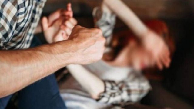 Σοκ στη Μαγνησία: Ξυλοκόπησε την κόρη του επειδή δεν καθάρισε το δωμάτιό της