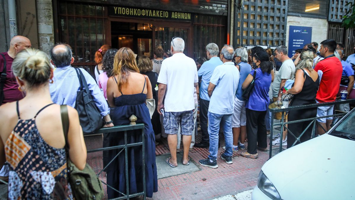Ουρές τέλος έξω από το Κτηματολόγιο: Άνοιξε η πλατφόρμα για ηλεκτρονική έκδοση αριθμού προτεραιότητας