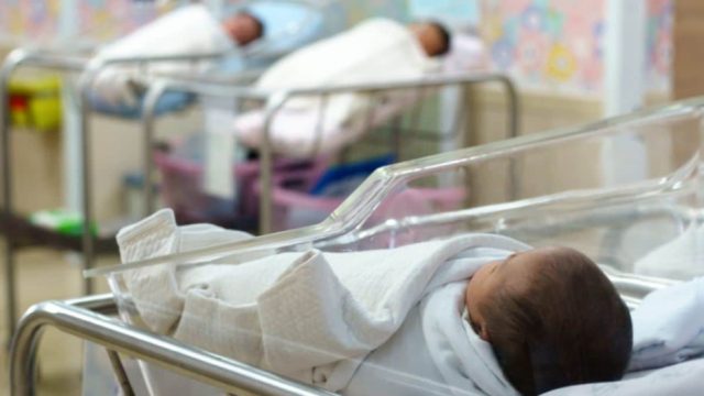 Συγκλονίζουν οι αποκαλύψεις για το κύκλωμα εμπορίας βρεφών: Είχαν βάλει τις έγκυες να ζουν σε σπίτια-τρώγλες (video)