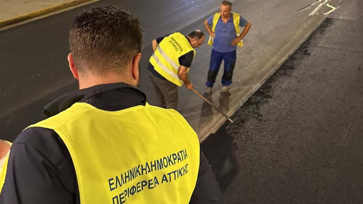 Ιστορική στιγμή για τη λεωφόρο Συγγρού: Έριξαν άσφαλτο μετά από 48 χρόνια (photos)