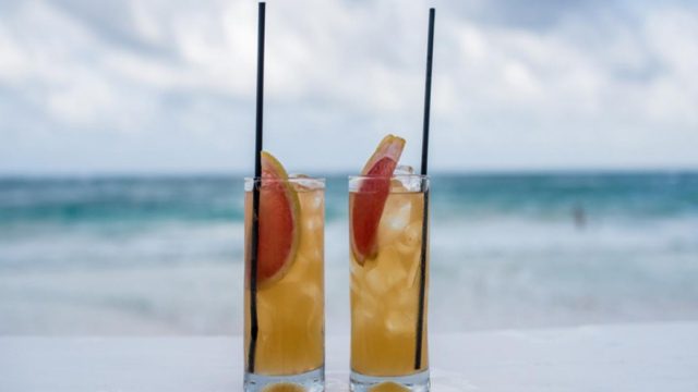 Νέα Μάκρη: 5 beach bar για ποτό μέχρι το πρωί