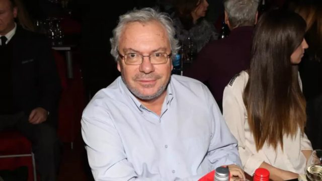«Στεφανώθηκε» ο Σταμάτης Μαλέλης: Μυστικός γάμος ανήμερα των γενεθλίων του – Παντρεύτηκε την εκλεκτή της καρδιάς του