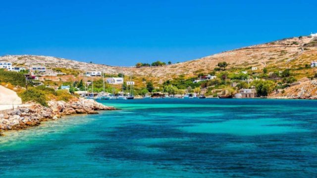 Γαληνεύει την ψυχή και το μυαλό: Το μικροσκοπικό νησάκι του Αιγαίου με μόλις 5 κατοίκους, μηδέν καταστήματα, ΑΤΜ και αυτοκίνητα!