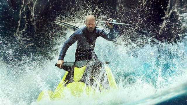 Οι ταινίες της εβδομάδας 3/8 – 9/8: Ο Τζέισον Στέιθαμ τα βάζει με καρχαρίες και οι μεγάλοι auteurs – Αγγελόπουλος, Γκοντάρ – είναι πάντα εδώ