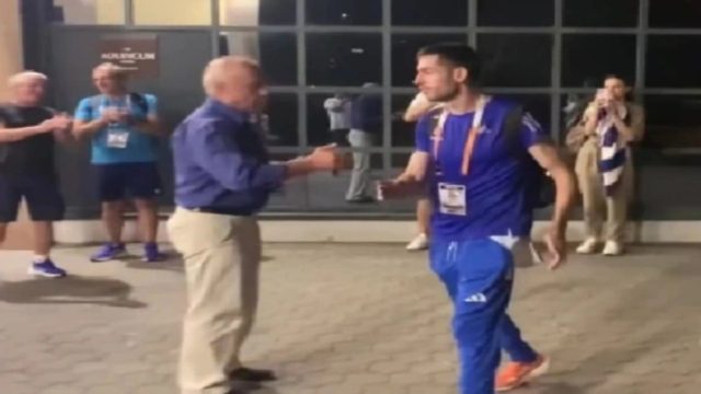 Μίλτος Τεντόγλου: «Αυτό που έγινε χθες…» – Το παρασκήνιο στο γιατί δεν χαιρέτησε τον γραμματέα του ΣΕΓΑΣ κατά την επιστροφή του στο ξενοδοχείο (Video)