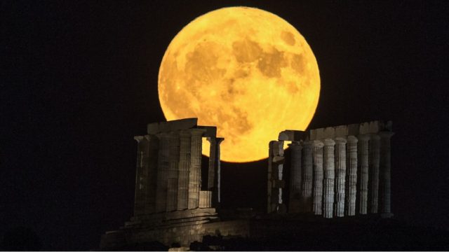 «Μπλε υπερπανσέληνος»: Όλα τα βλέμματα απόψε (30/8) στο μεγαλύτερο φεγγάρι του 2023 – Γιατί ονομάζεται έτσι