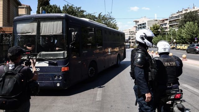 Νέα Φιλαδέλφεια: Ποινική δίωξη για 4 κακουργήματα και 7 πλημμελήματα σε βάρος των 104 συλληφθέντων