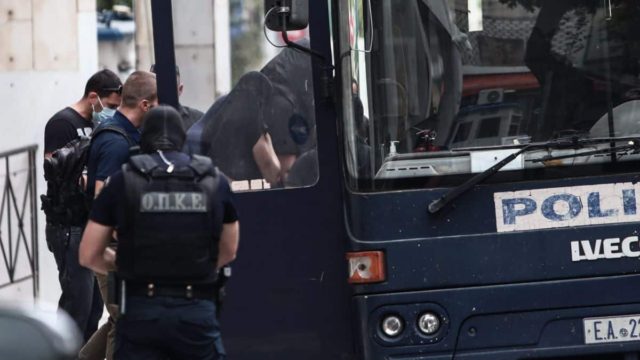 Νέα Φιλαδέλφεια: Στη φυλακή και οι 105 συλληφθέντες για τη δολοφονία του Μιχάλη Κατσουρή – «Μοιράστηκαν» σε 16 σωφρονιστικά ιδρύματα της χώρας (video)