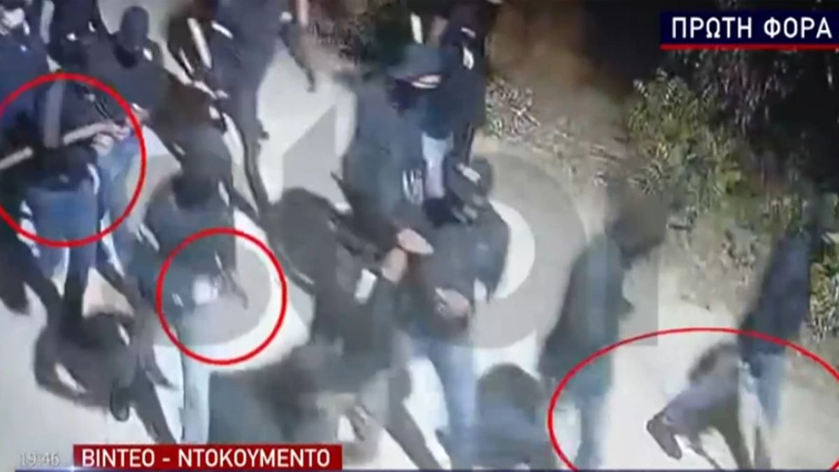 Νέα Φιλαδέλφεια: Βίντεο-ντοκουμέντο με τις κινήσεις των χούλιγκαν πριν τη δολοφονία του 29χρονου Μιχάλη – Ετοιμοπόλεμος «στρατός» με κράνη και μαδέρια (video)