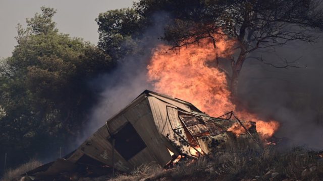 Nέα πυρκαγιά σε βιομηχανική περιοχή του Ασπροπύργου – Μεγάλη κινητοποίηση πυροσβεστικών δυνάμεων