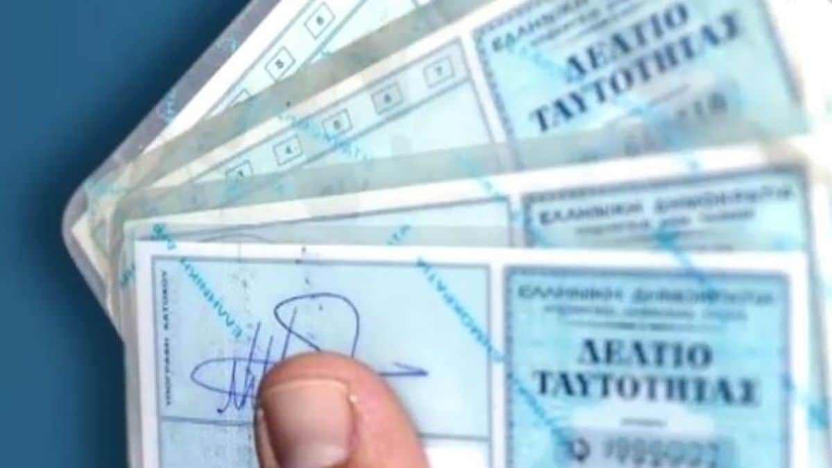 Άσκοπες οι ουρές στα Τμήματα: Άκυρες σε 2 χρόνια οι παλιές ταυτότητες – Από 25 Σεπτεμβρίου έρχονται οι νέες (video)