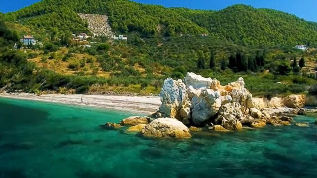 Πληρότητα 90% τον Αύγουστο: Το ελληνικό νησί-ζωγραφιά που ‘χει νορμάλ ακτοπλοϊκά, φθηνή διαμονή, σούπερ φαγητό