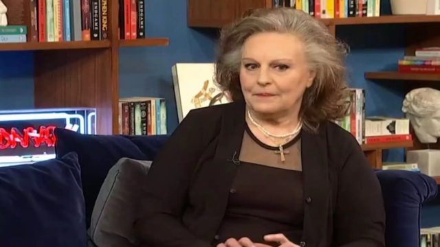 Όλγα Πολίτου: «Yπάρχει μεγάλη προβολή από τους ομοφυλόφιλους καλλιτέχνες, εκθέτουν το κρεβάτι τους»