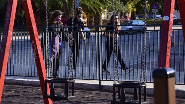 Πανικός στη Σάμο: Ναρκομανής παρότρυνε παιδάκια στην παιδική χαρά να πάρουν από τη «δόση» του