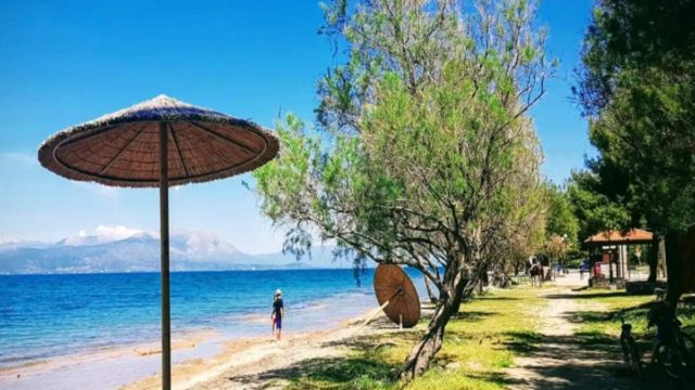 Παραλία Κοκκινόβραχος: Ό,τι πρέπει για χαλαρό μπάνιο το Σαββατοκύριακο – Πού βρίσκεται