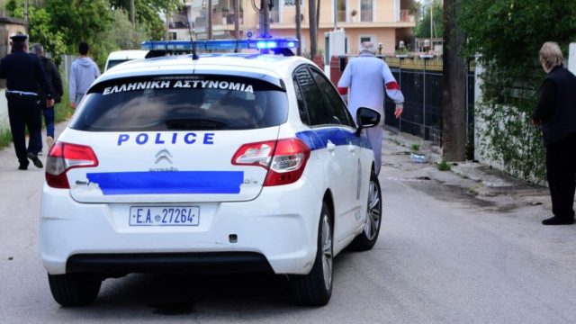 Έγκλημα στην Πάτρα: Δολοφόνησε τη θεία του με τον ίδιο τρόπο όπως τη μητέρα του και ταμπουρώθηκε στο τροχόσπιτο!