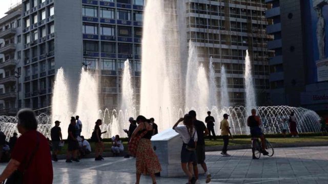 Καιρός σήμερα 19/8: Ποιες περιοχές «ψήνονται» – Πού αγγίζει η θερμοκρασία τους 40