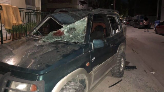 Λάρισα: Στο νοσοκομείο 63χρονος που έπεσε από το μπαλκόνι του – Βγήκε να διαμαρτυρηθεί για την φασαρία από γλέντι βάφτισης (photos)