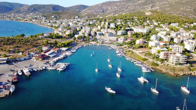 Βόλτα στο Πόρτο Ράφτη: Μια ανάσα δροσιάς δίπλα στην Αθήνα! 3 cafe bar που θα σας μείνουν αξέχαστα!
