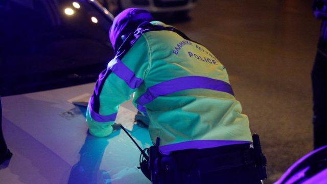Σοκ για χιλιάδες Αθηναίους: «Τρέχουν» να εισπράξουν παλιά πρόστιμα και κλήσεις της δημοτικής αστυνομίας