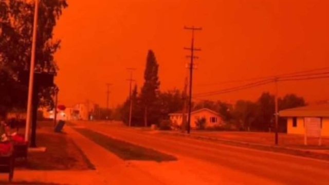 Σκηνικό σαν ταινία θρίλερ: Κόκκινος έγινε ο ουρανός στον Καναδά εξαιτίας των εκατοντάδων πυρκαγιών – Τρομακτικά βίντεο