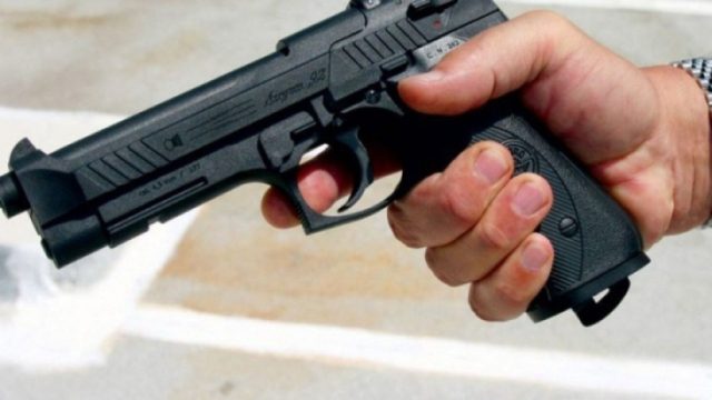 Αιματηρό επεισόδιο στο Ρέθυμνο: Πυροβόλησε εν ψυχρώ δύο άτομα σε καφενείο – Διακομίστηκαν άμεσα στο νοσοκομείο