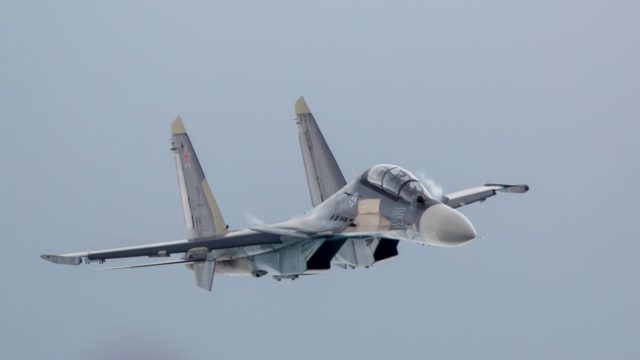 Ρωσία: Συντριβή μαχητικού Su-30 σε εκπαιδευτική πτήση στο Καλίνινγκραντ – Νεκροί δύο πιλότοι