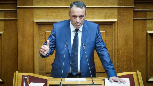 Υπό διάλυση οι Σπαρτιάτες: Πέταξε εκτός ΚΟ τρεις βουλευτές του ο Στίγκας (photo)